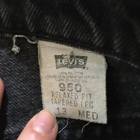 Vintage 950 Levi’s High Waisted Black Denim Cutoff Shorts Size 31 - Picture 4 of 7